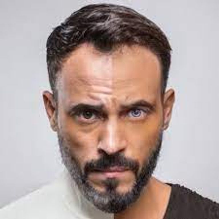 الفنان المصري عادل إمام 