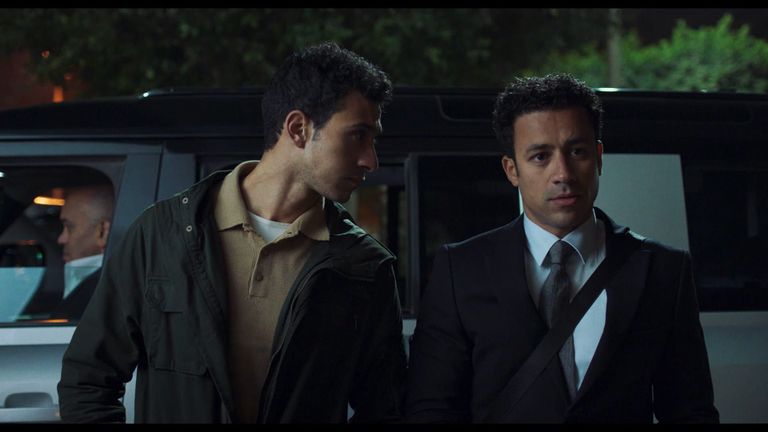 مشهد من مسلسل سوتس بالعربي