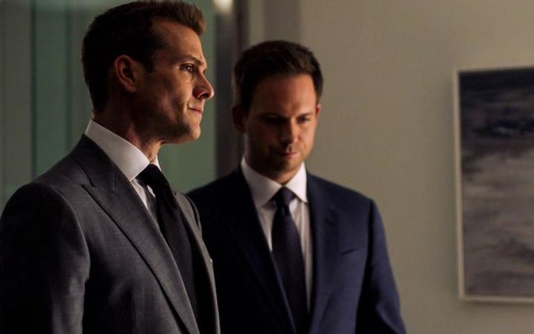 مشهد من مسلسل سوتس بالعربي