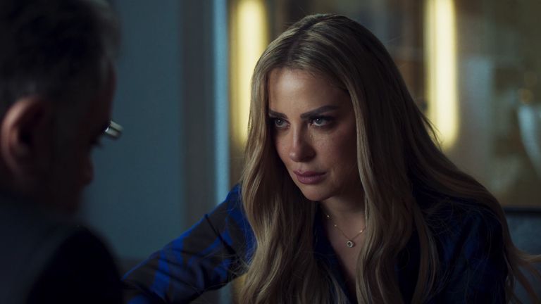 مشهد من مسلسل سوتس بالعربي