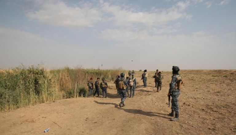 قوة أمنية تتعقب مخابئ لتنظيم داعش في العراق 