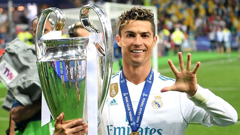كريستيانو رونالدو نجم ريال مدريد الإسباني السابق جاريث بيل وإيدين هازارد في ريال مدريد