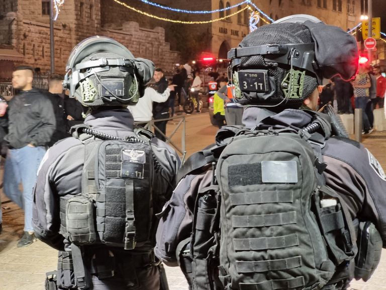 باب العامود بالقدس مساء يوم الأحد