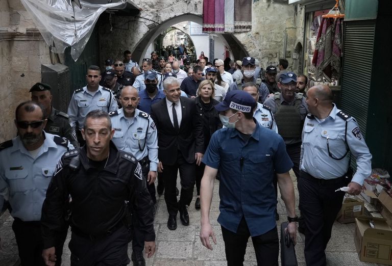 باب العامود بالقدس مساء يوم الأحد