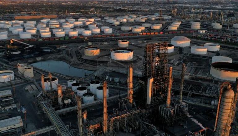 مصفاة لوس أنجلوس التابعة لشركة فيليبس وصهاريج تخزين النفط - رويترز