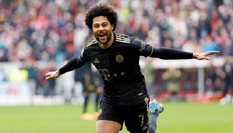 سيرجي جنابري جناح بايرن ميونخ محمد صلاح نجم ليفربول