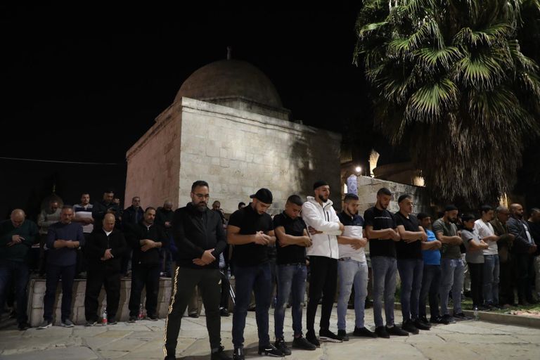 50 الف مصل بالمسجد الأقصى مواجهات في باب العامود بالقدس الشرقية