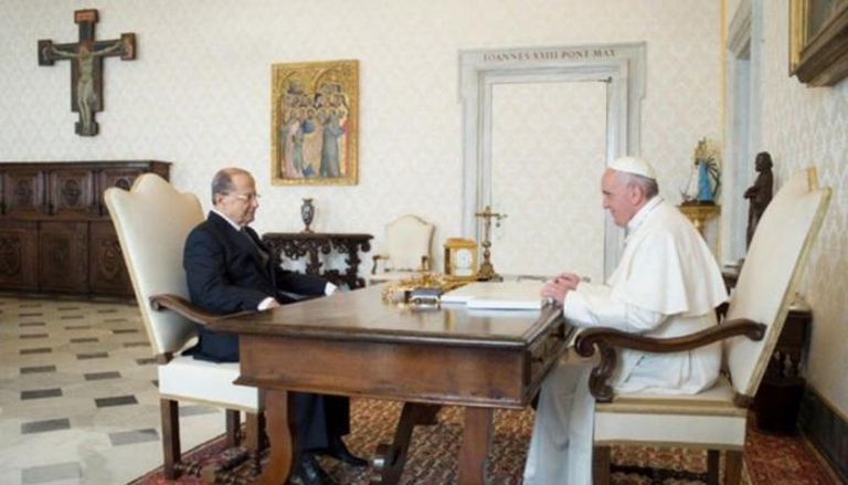 لقاء سابق بين البابا فرنسيس والرئيس اللبناني في الفاتيكان 