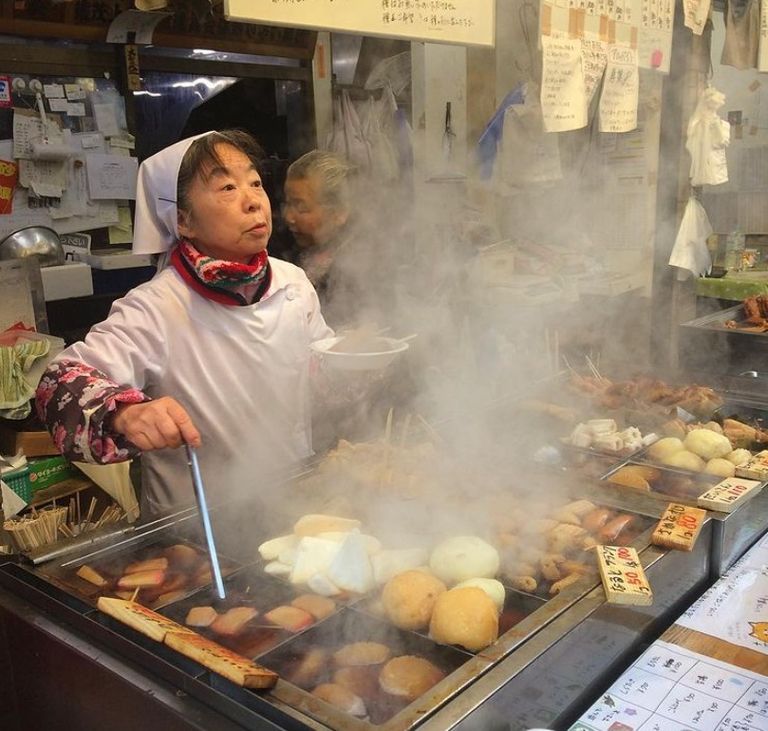 طعام الشاعر في طوكيو  معبد Sensoji