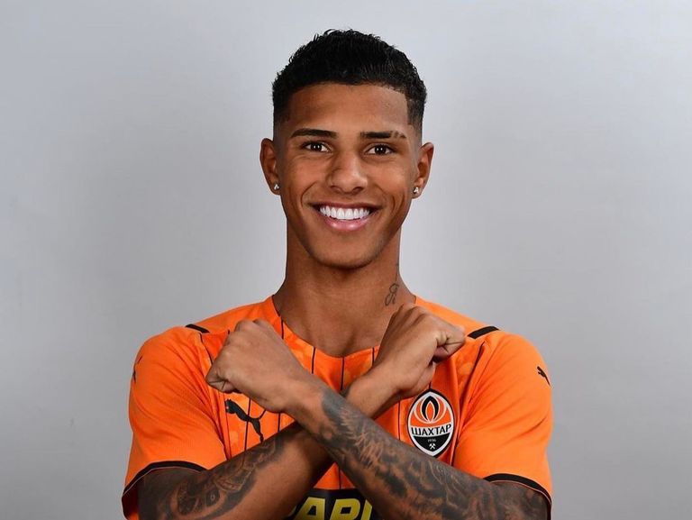 توبياس بقميص شاختار