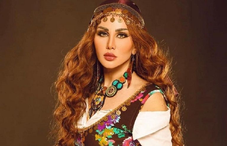 مي عز الدين في دور غجرية