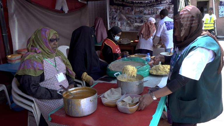 تقديم وجبات جمعية باب الخير في إثيوبيا