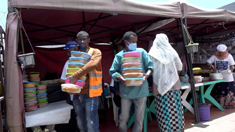 تقديم وجبات جمعية باب الخير في إثيوبيا