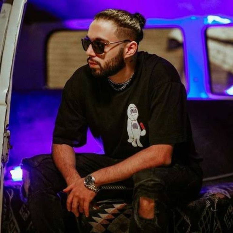 البوستر الدعائي لمسلسل مين قال