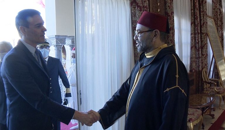 العاهل المغربي الملك محمد السادس خلال استقباله رئيس وزراء إسبانيا