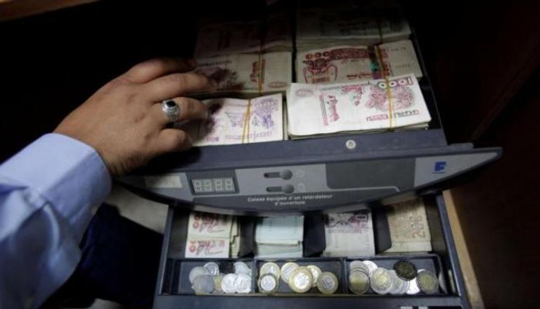 تباين أسعار العملات في الجزائر اليوم 