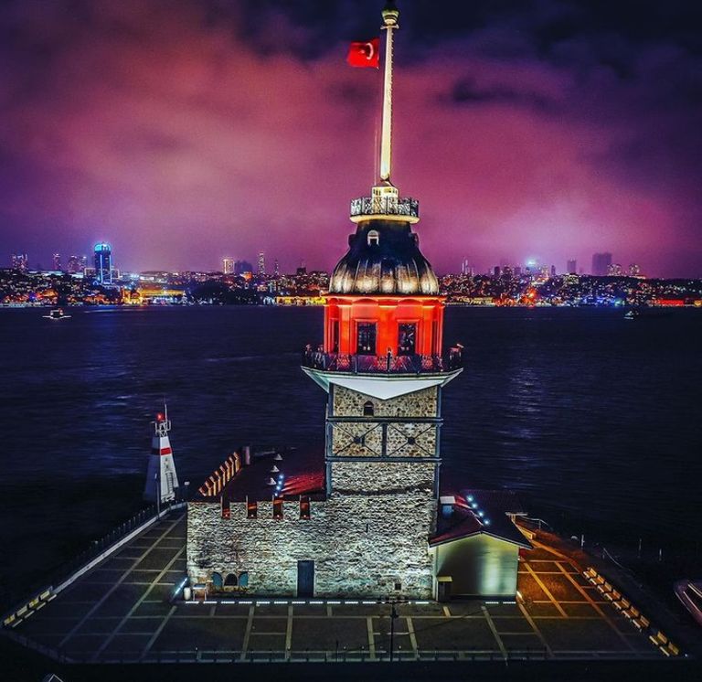 فنار The Maiden’s Tower فنار The Maiden’s Tower