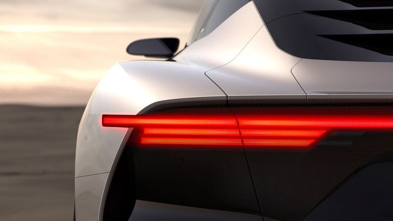 الصورة التشويقية الأولى من النسخة الجديدة لطراز DeLorean ديلورين المجنحة.. عودة أشهر سيارة في الثمانينيات - صورة 1