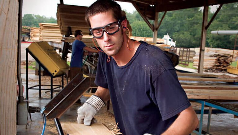 التدخين أحد مسببات العمى