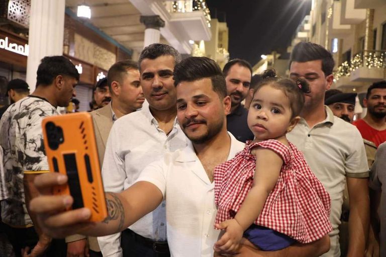 معرض فني عند حدائق القشلة وسط بغداد