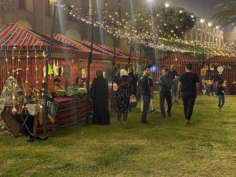 معرض فني عند حدائق القشلة وسط بغداد