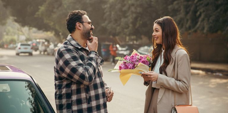 أكرم حسني يغني 