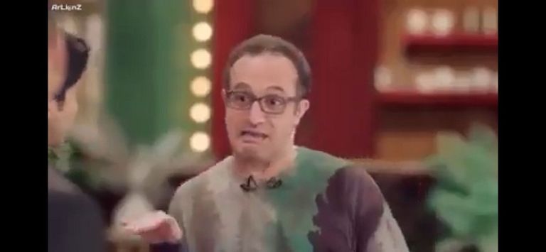 ملصق مسلسل في بيتنا روبوت2