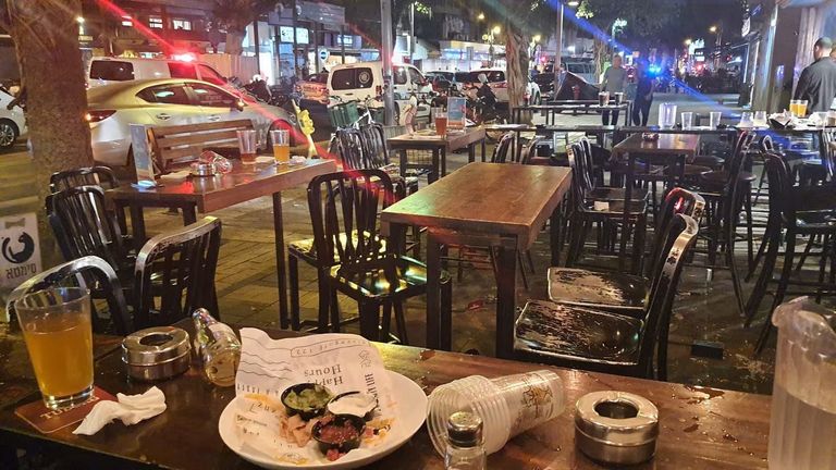 قوات إسرائيلية تمشط تل أبيب بحثا عن المسلح