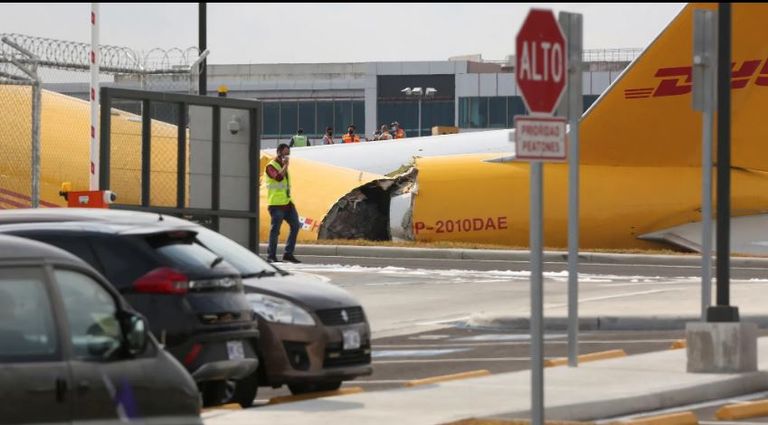 انقسام طائرة شحن إلى جزأين خلال هبوط اضطراري في كوستاريكا طائرة شحن تنشطر إلى جزأين في كوستاريكا