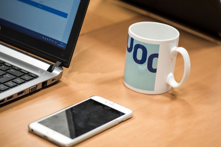 كيف تتجنب الهجمات الإلكترونية على المنزل؟ العمل من المنزل