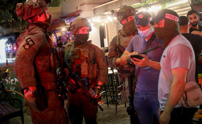 1000 شرطي إسرائيلي يتعقبون منفذ هجوم تل أبيب الشرطة الإسرائيلية تتعقب منفذ هجوم تل أبيب