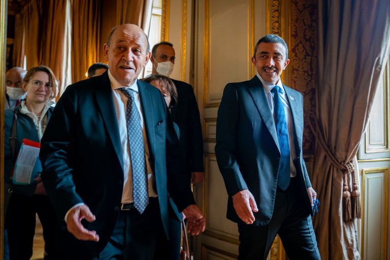 عبدالله بن زايد يلتقي وزير خارجية فرنسا في باريس