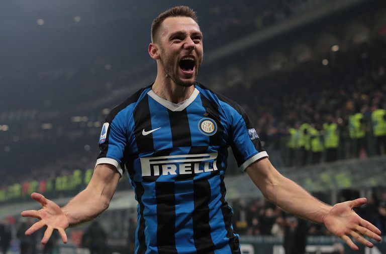 ستيفان دي فري مدافع إنتر ميلان