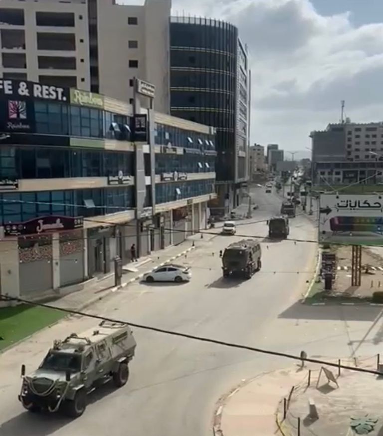 آليات إسرائيلية تقتحم منطقة جنين آليات إسرائيلية تقتحم جنين