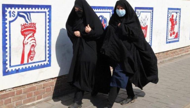توقيف ثلاث نساء في إيران رقصن في مقبرة