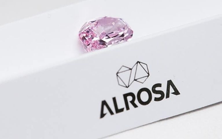 قطعة ألماس من منتجات شركة "ألروسا - Alrosa" الروسية