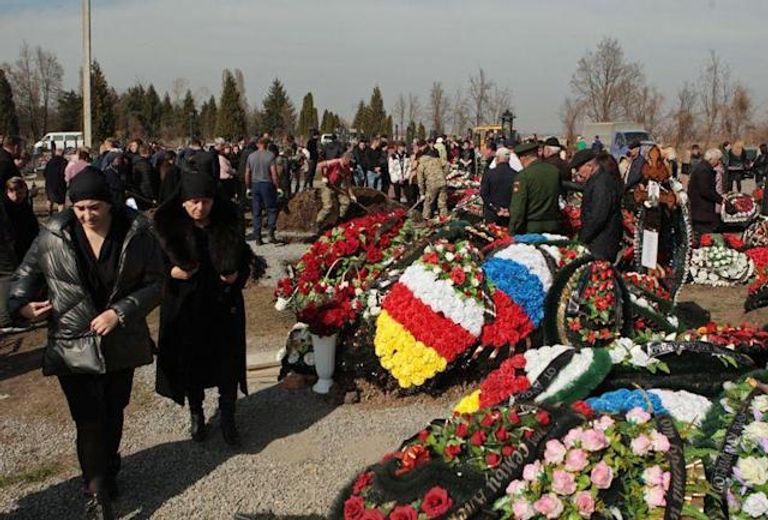 جانب من مراسم تشييع الجنود الروس