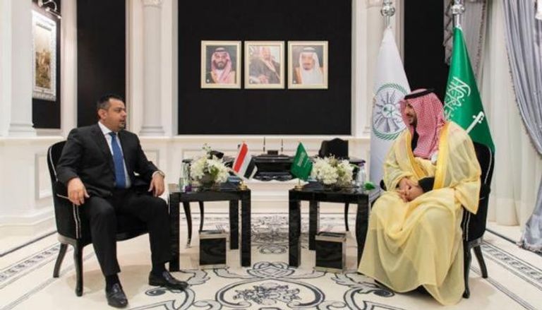 لقاء سابق بين خالد بن سلمان ورئيس الحكومة اليمنية