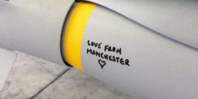 بقايا الصاروخ الذي استهدف محطة للقطار في أوكرانيا