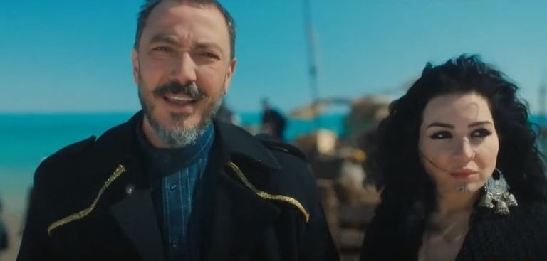 النجمان كمال أبورية وأحمد عبدالعزيز رفقة حمادة هلال