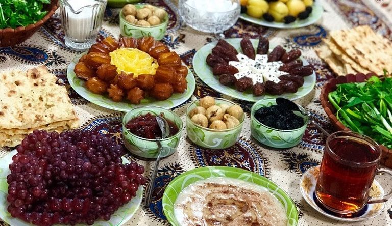 إندونيسيون على مائدة الإفطار- أرشيفية