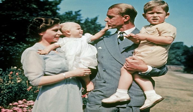 الملكة إليزابيث الثانية برفقة الأمير فيليب - أرشيفية