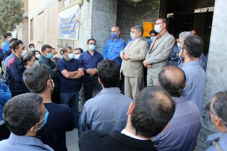 عمال شركة كيان الإيرانية في احتجاجات أمام مكتب الرئاسة جانب من احتجاجات الإيرانيين