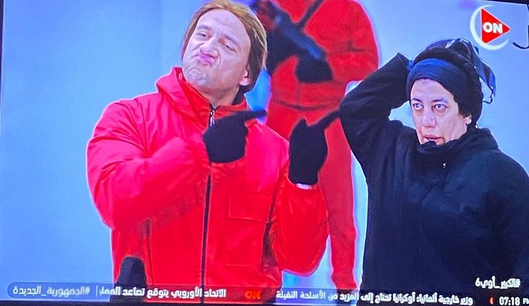 جوني والكبيرة وراء لعبة السبيط