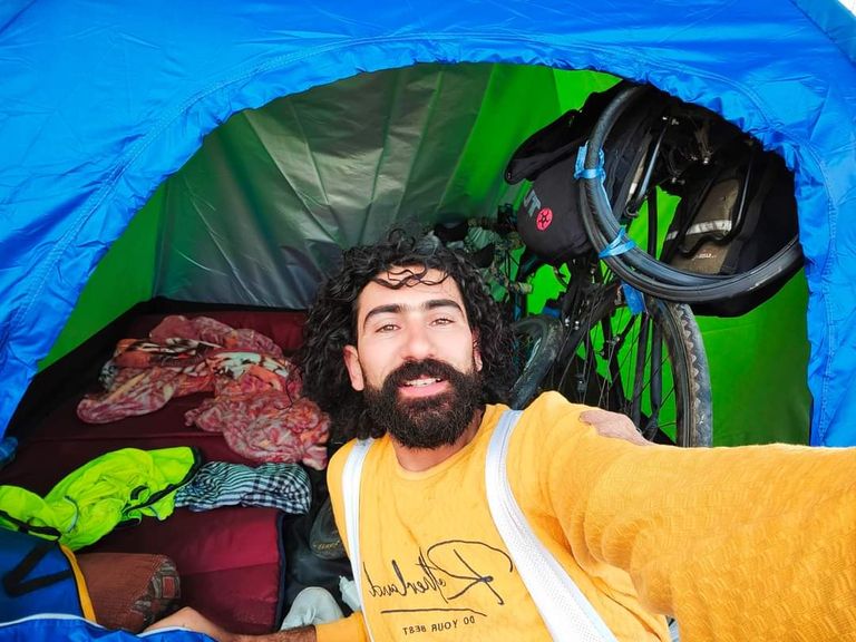 محمد المصري في إحدى رحلاته بالدراجة محمد المصري في إحدى رحلاته بالدراجة