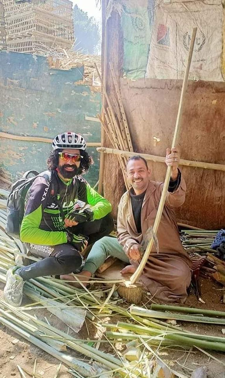 محمد المصري في إحدى رحلاته بالدراجة محمد المصري في إحدى رحلاته بالدراجة