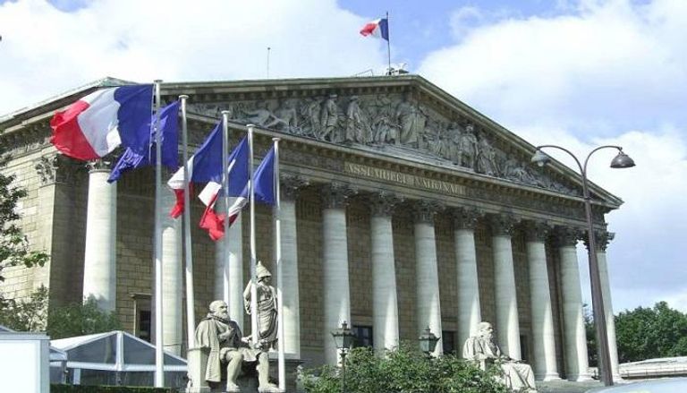 فرنسا تنضم للعقوبات الأوروبية ضد روسيا