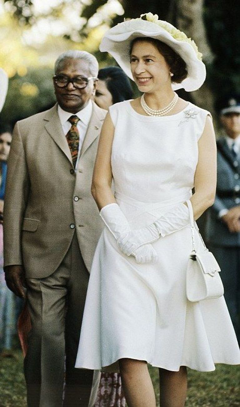 ملكة بريطانيا إليزابيث الثانية