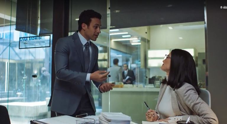 مشهد من مسلسل سوتس بالعربي