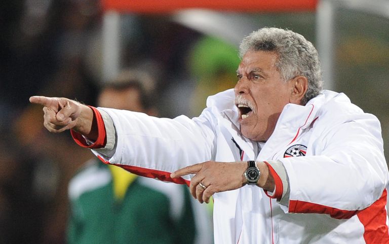 حسن شحاتة كارلوس كيروش مدرب منتخب مصر السابق
